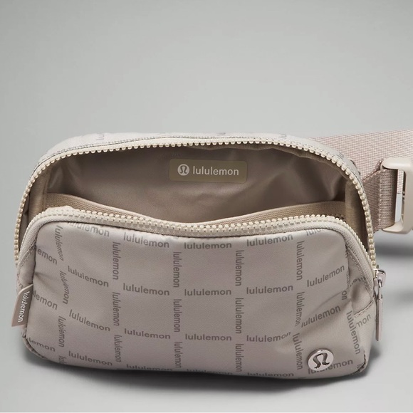 NEW LULULEMON EVERYWHERE BELT BAG
COLOR Wordmark Grid Mini Raw Linen - Picture 4 of 9